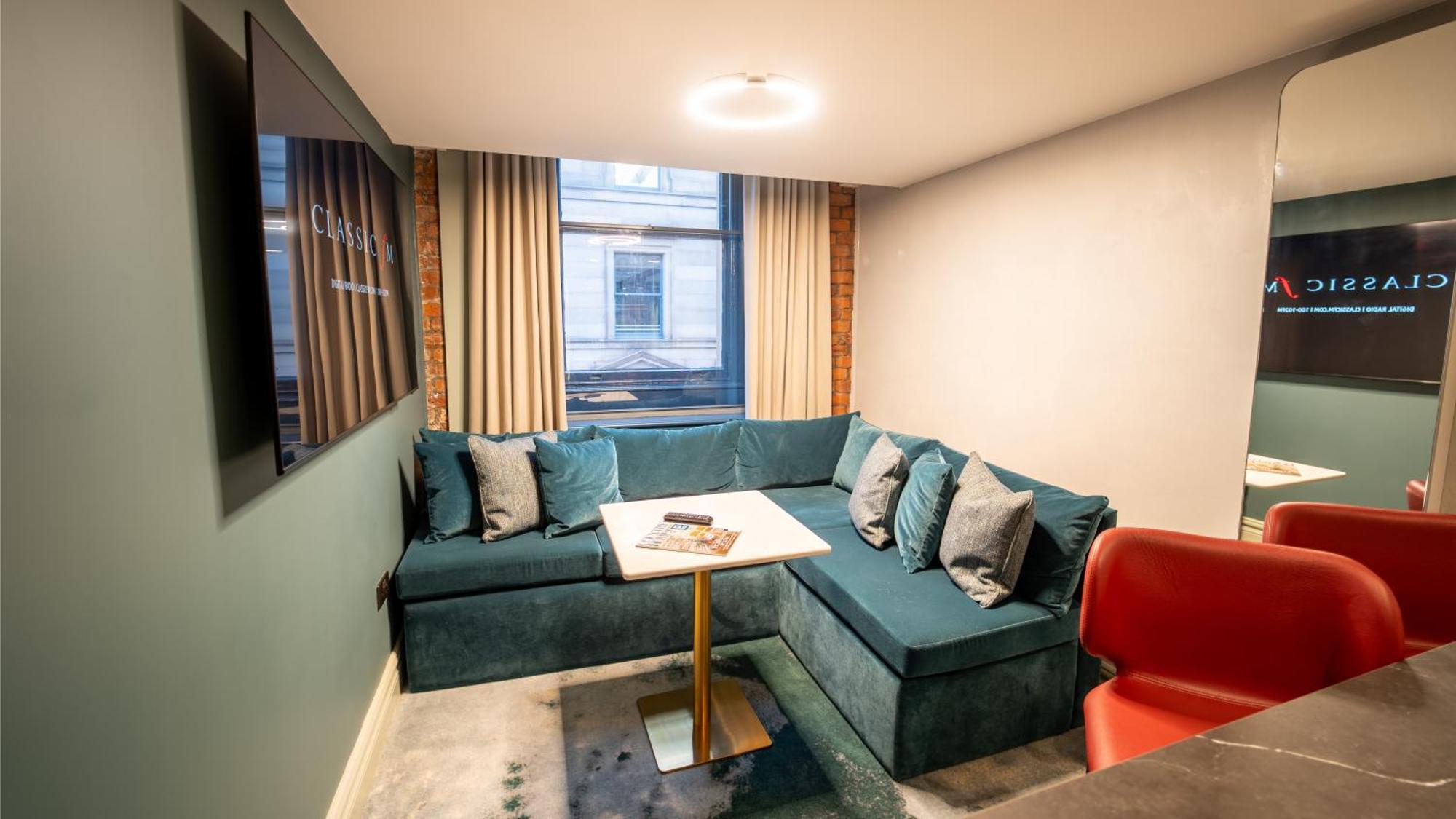 Forty Seven Manchester, Worldhotels Crafted Extérieur photo A suite at the hotel